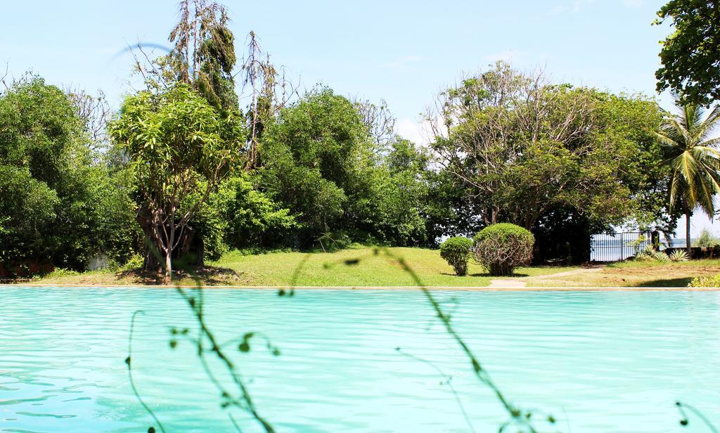 City Hub Lagoon Negombo Esterno foto